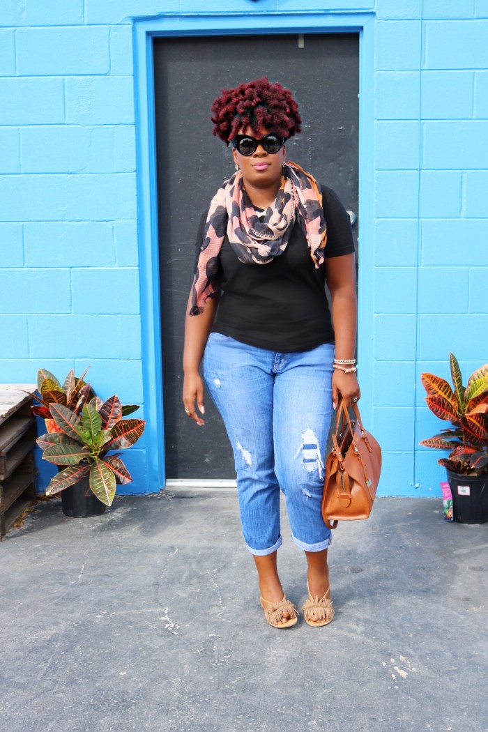 Black Orlando Fashion Blogger, wearing distressed jeans, sunnies, ralph lauren handbag