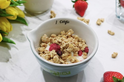 3 Quick + Super Delicious Ways to Eat Granola For Breakfast